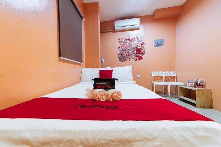 Reddoorz At Hotel Rosemarie Pasay Kültér fotó